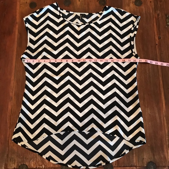 Black & White Chevron Print Top - Picture 6 of 6